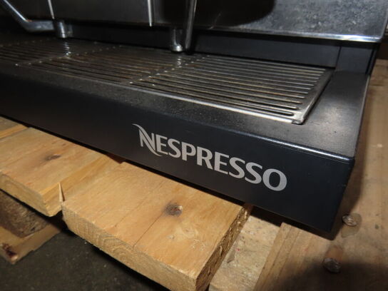 Kaffemaskine med 2 bryggehoveder - NESPRESSO MOMENTO COFFEE