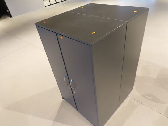 Kontorskab (78x42x127cm.)