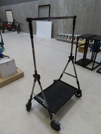 Kollektionsstativ / Tøjstativ (foldbart) ROLLING JONES