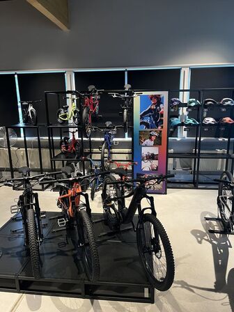 Butiksinventar fra SPECIALIZED
