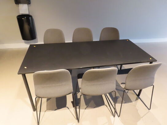 Spisebord med 6 stole