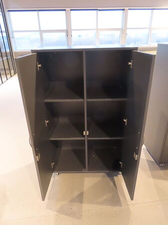 Kontorskab (78x42x127cm.)