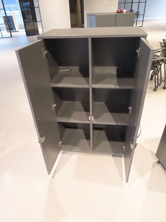 Kontorskab (78x42x127cm.)