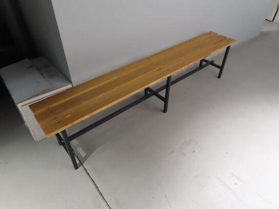 Bænk fra omklædningsrum