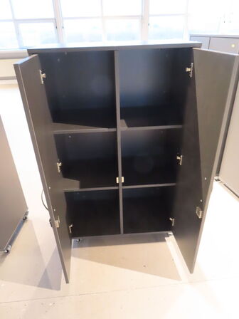 Kontorskab (78x42x127cm.)