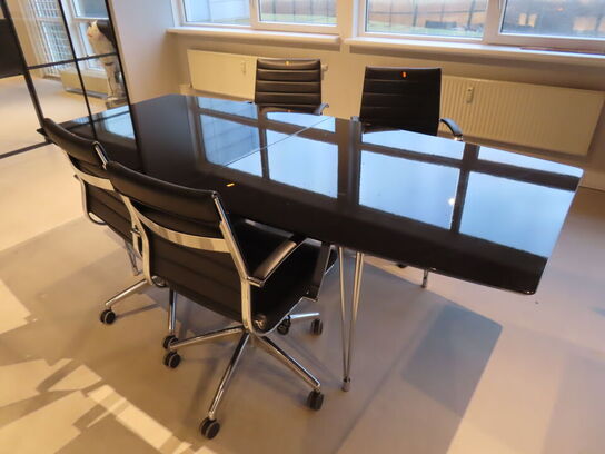 Konferencebord med 4 stole