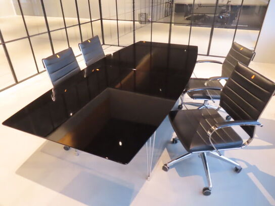 Konferencebord med 4 stole