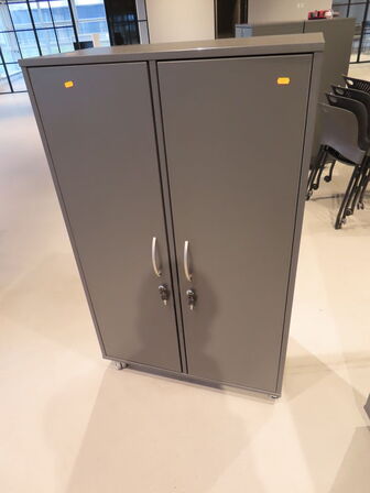 Kontorskab (78x42x127cm.)