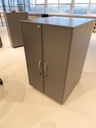 Kontorskab (78x42x127cm.)