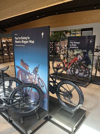 Butiksinventar fra SPECIALIZED