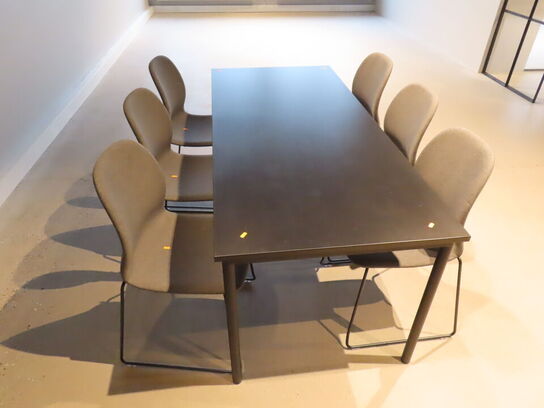 Spisebord med 6 stole