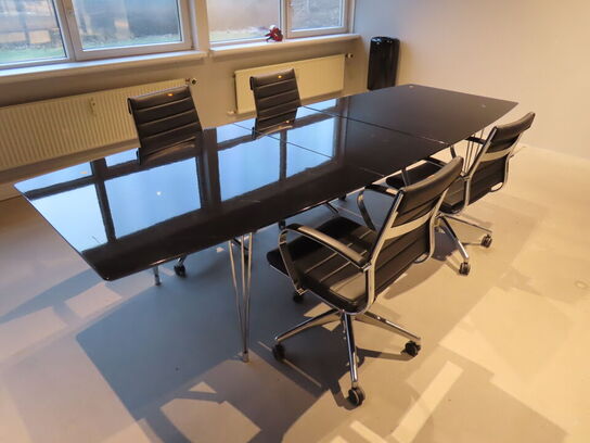 Konferencebord med 4 stole