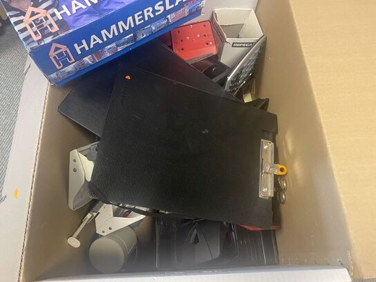 To kasser kontorartikler mv.