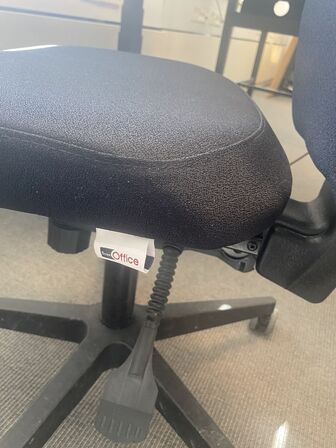 Hæve/sænkebord med stol 