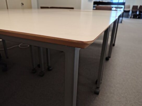 Seks mødeborde med hjul