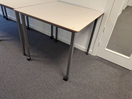 Fire mødeborde med hjul