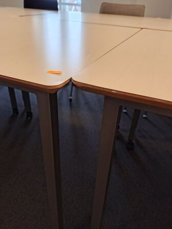 Fire mødeborde med hjul