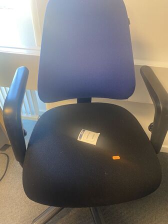 Fire kontorstole, assorterede 