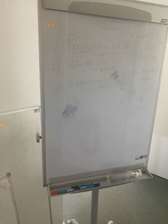 Tre whiteboards, assorterede