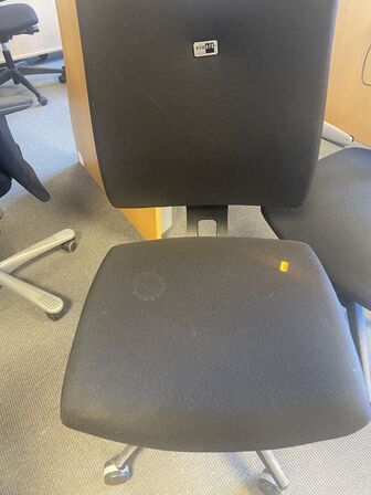 Seks kontorstole assorterede