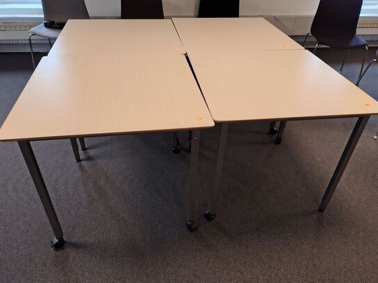 Fire mødeborde med hjul