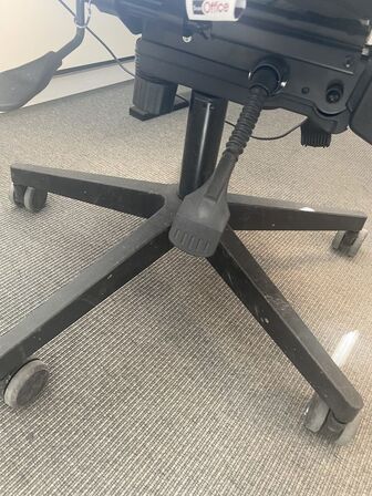 Hæve/sænkebord med stol 