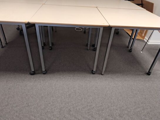 Seks mødeborde med hjul