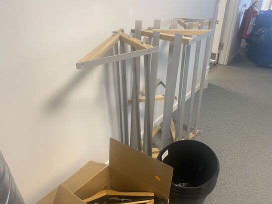 Tre hattehylder inkl. bøjler