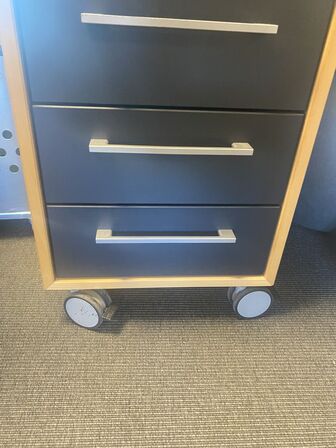 To skuffemoduler assorterede