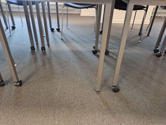 Fire mødeborde med hjul