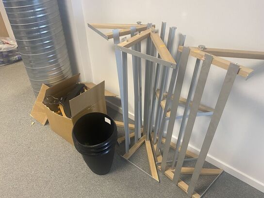 Tre hattehylder inkl. bøjler