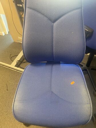 Fire kontorstole, assorterede 