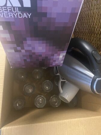 To kasser køkkengrej