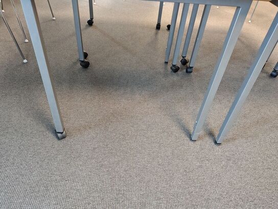 Fire mødeborde med hjul