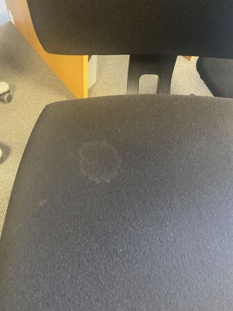 Seks kontorstole assorterede