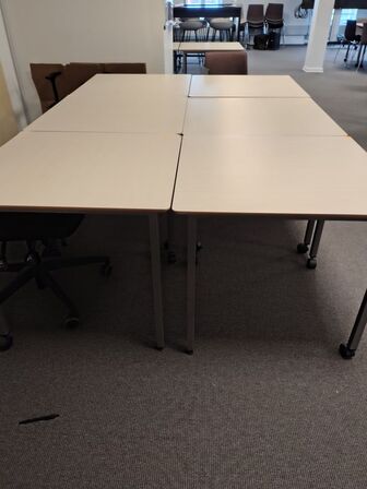 Seks mødeborde med hjul