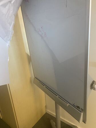 Whiteboard på stativ 