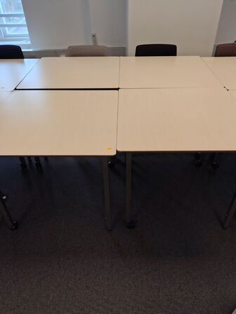 Fire mødeborde med hjul