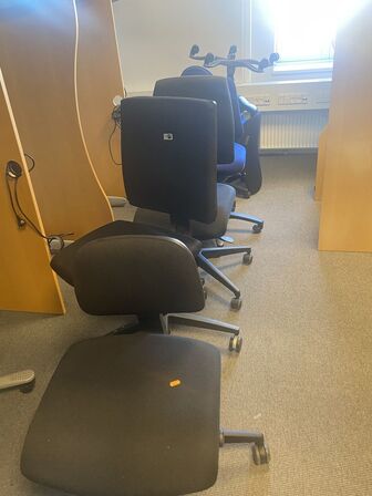 Seks kontorstole assorterede