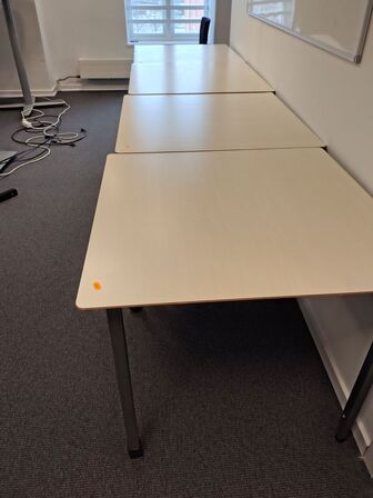 Fire mødeborde med hjul
