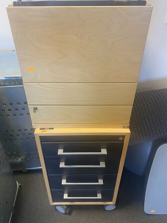 To skuffemoduler assorterede