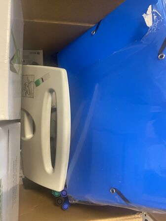 To kasser kontorartikler mv.