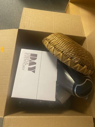 To kasser køkkengrej