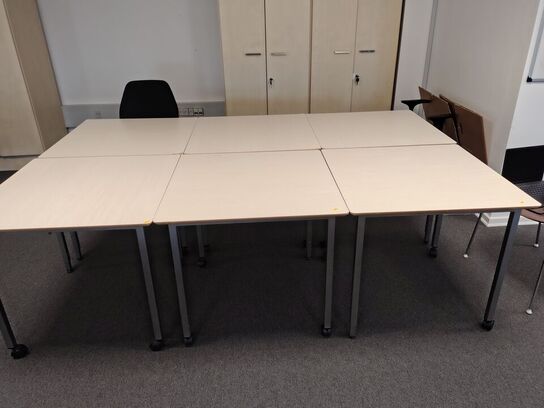 Seks mødeborde med hjul