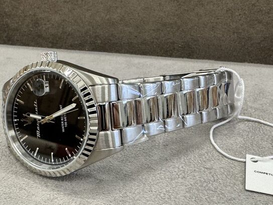 Armbåndsur  MASERATI COMPETIZIONE 43 MM 3H BLACK DIAL BR SS