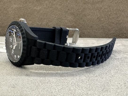 Armbåndsur  SECTOR DIVER 36 MM 3H BLK DIAL BLACK SILICON ST