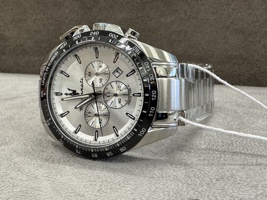 Armbåndsur  MASERATI TRAGUARDO 46 MM CHR W/SILVER DIAL BR SS