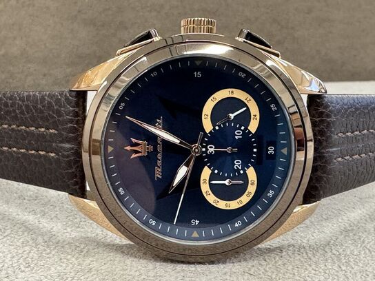 Armbåndsur  MASERATI TRAGUARDO 46 MM CHR BLUE DIAL BROWN ST