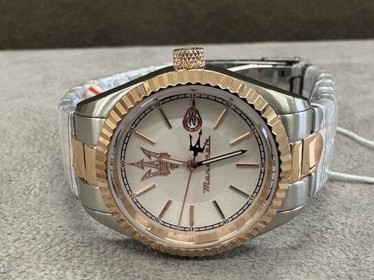 Armbåndsur  MASERATI COMPETIZIONE 31 MM 3H SILVE DIAL BR SS+RG