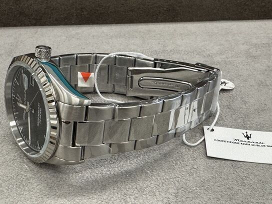 Armbåndsur  MASERATI COMPETIZIONE 43 MM 3H BLUE DIAL BR SS